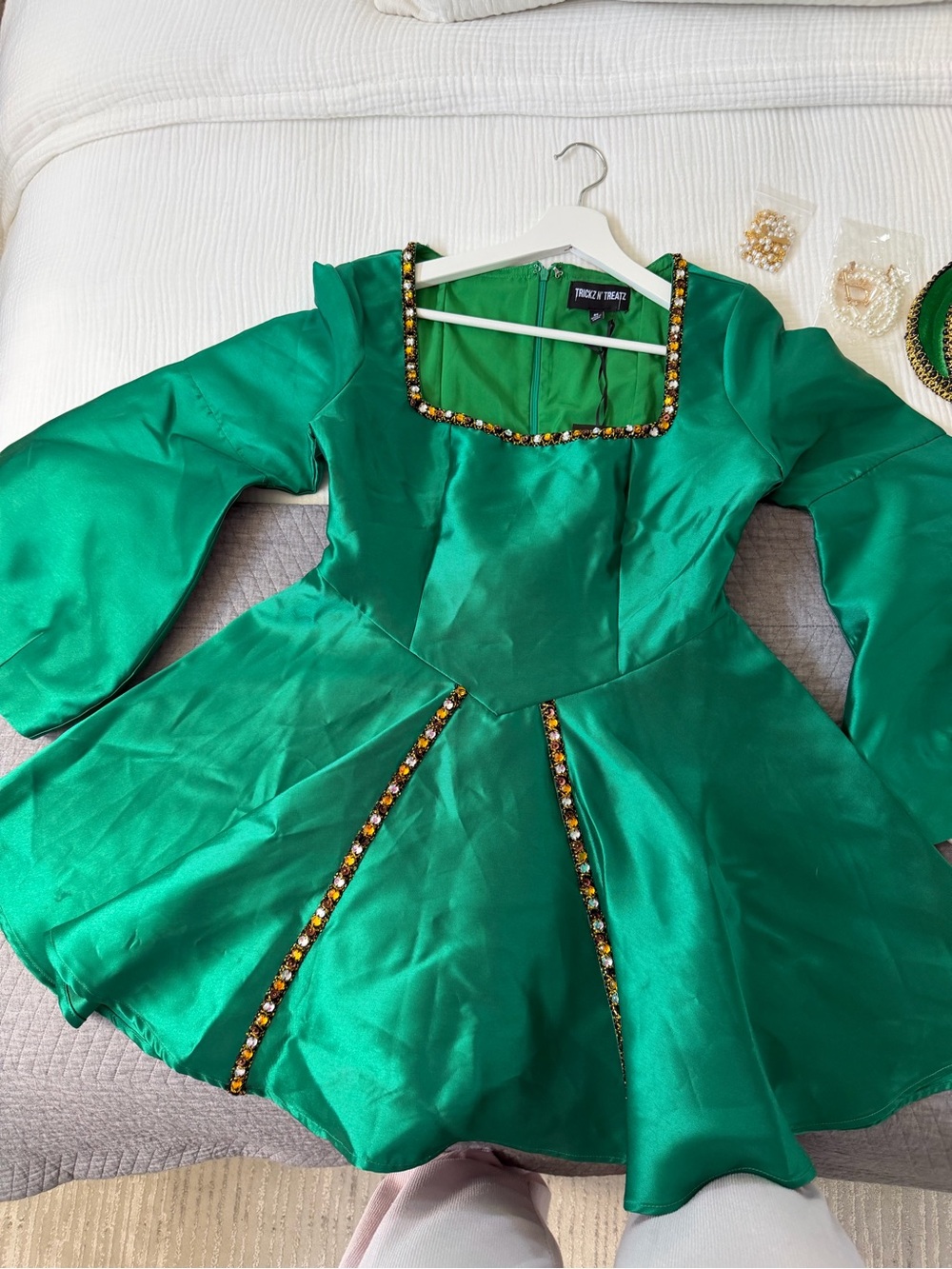 Anne Boleyn Halloween Costume - Picture 3 of 8